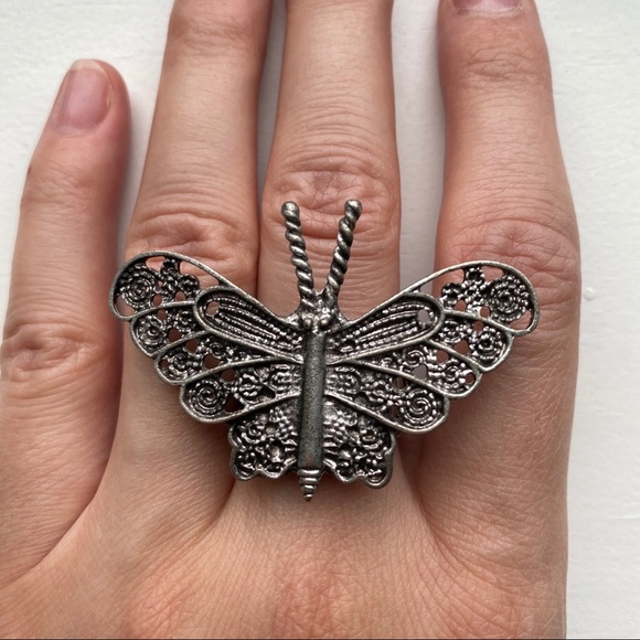 Vintage ornate silver filigree butterfly ring - Picture 2 of 8